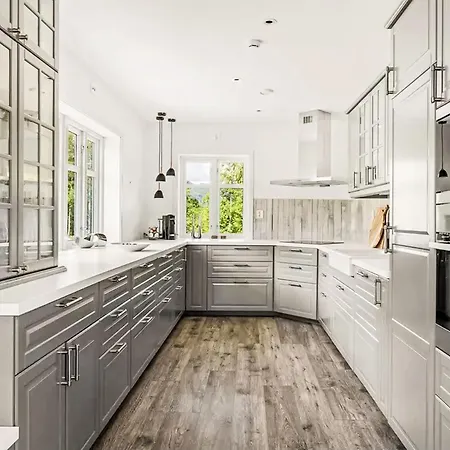 Holmen By Interhome * Strandebarm
