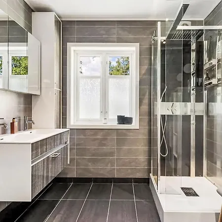 Holmen By Interhome * Strandebarm